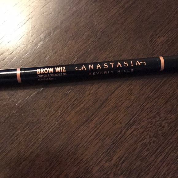 New Anastasia brow wiz in Caramel! - Picture 2 of 4